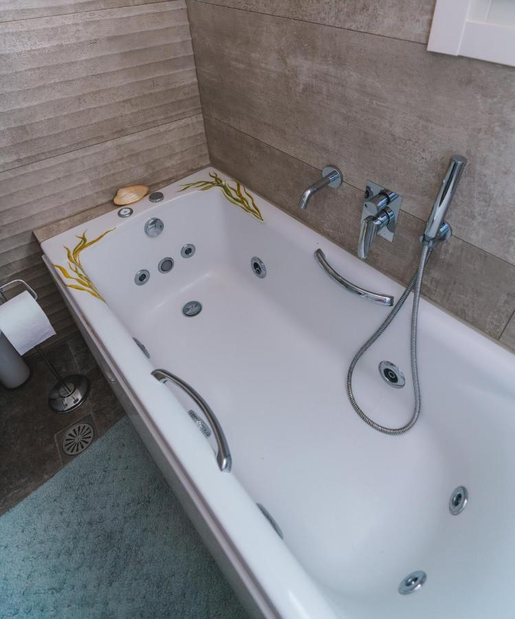 דירות Emporio  Lux House With Outdoor Jacuzzi And Sea View In Santorini מראה חיצוני תמונה