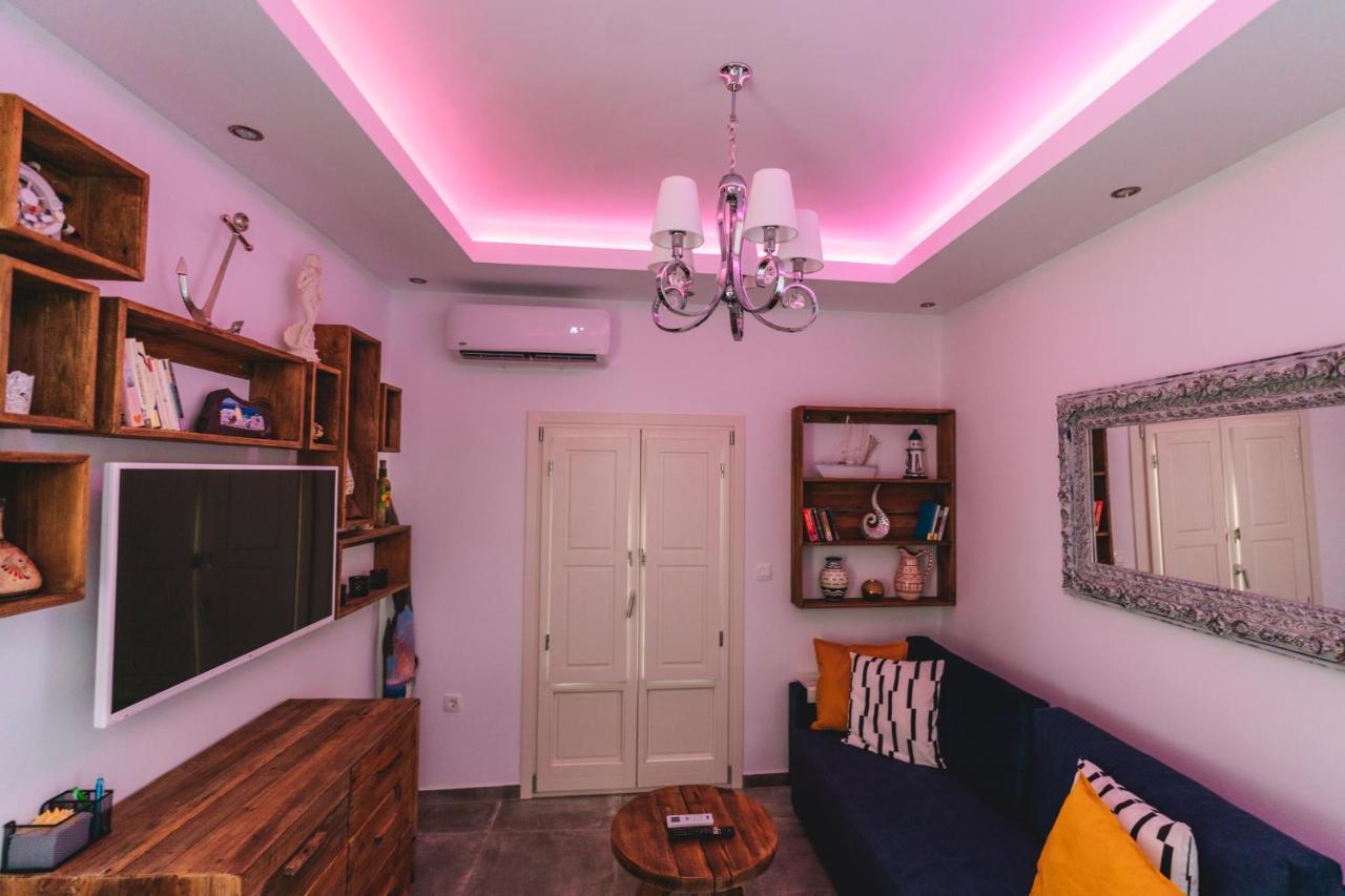 דירות Emporio  Lux House With Outdoor Jacuzzi And Sea View In Santorini מראה חיצוני תמונה
