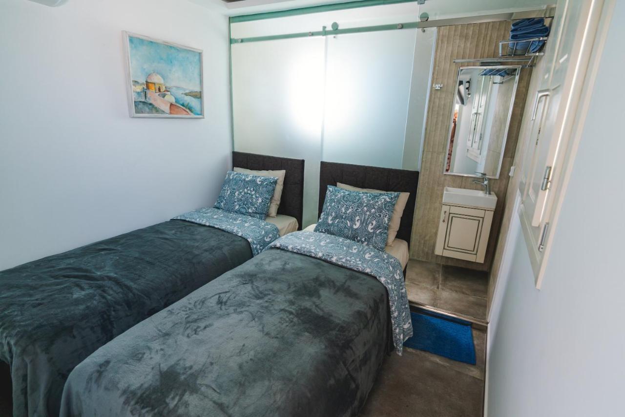 דירות Emporio  Lux House With Outdoor Jacuzzi And Sea View In Santorini מראה חיצוני תמונה