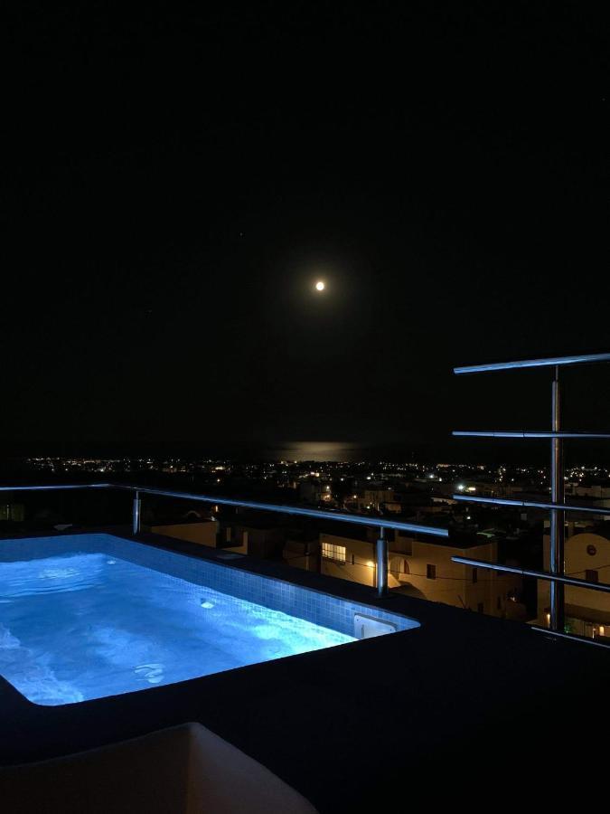 דירות Emporio  Lux House With Outdoor Jacuzzi And Sea View In Santorini מראה חיצוני תמונה